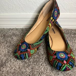 Multi color flats (Women’s size 8)